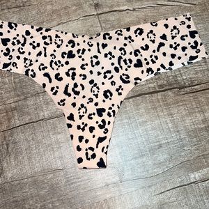 Victoria’s Secret No show Cheekies